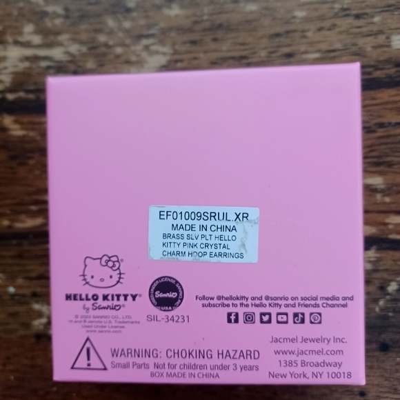 Hello kitty dangle hoops BNIB VHTF RARE - Picture 4 of 4